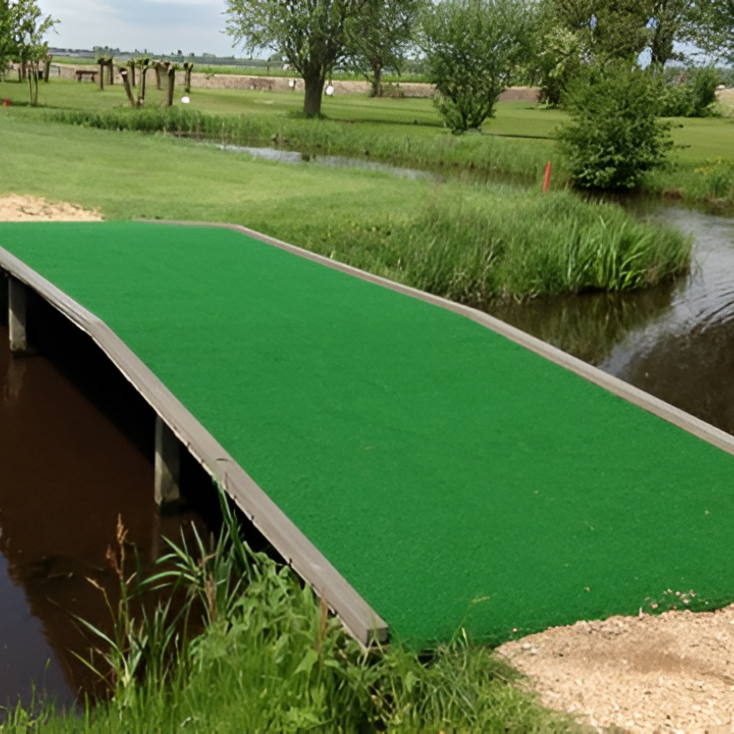 Græsmåtte til gangbro